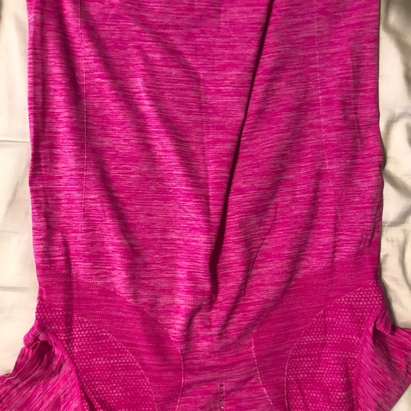 athletic t-shirt - Picture 2 of 3